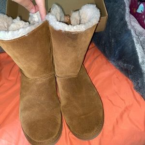 Bailey now uggs size 9